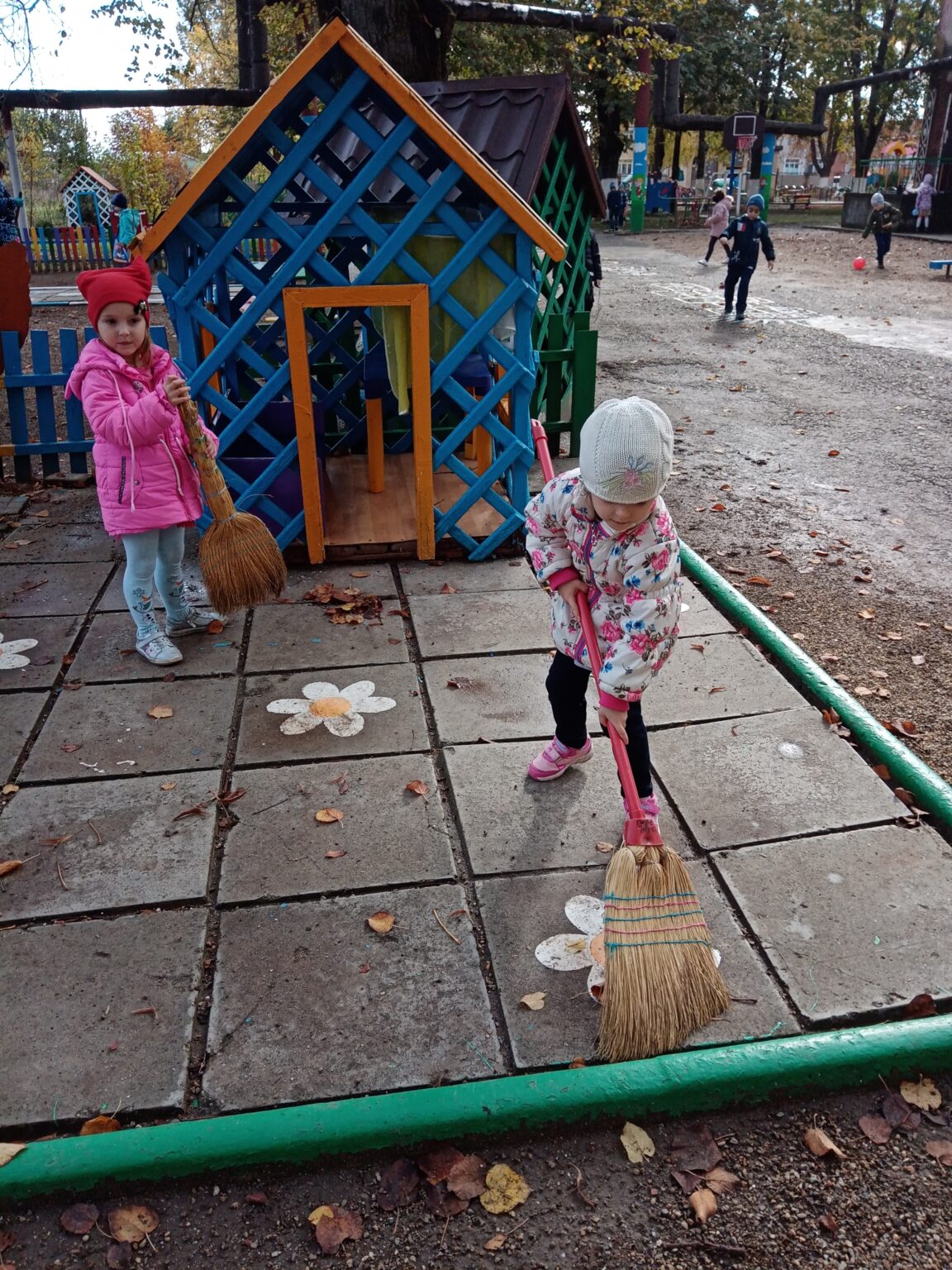 Фото детей на прогулке в детском саду